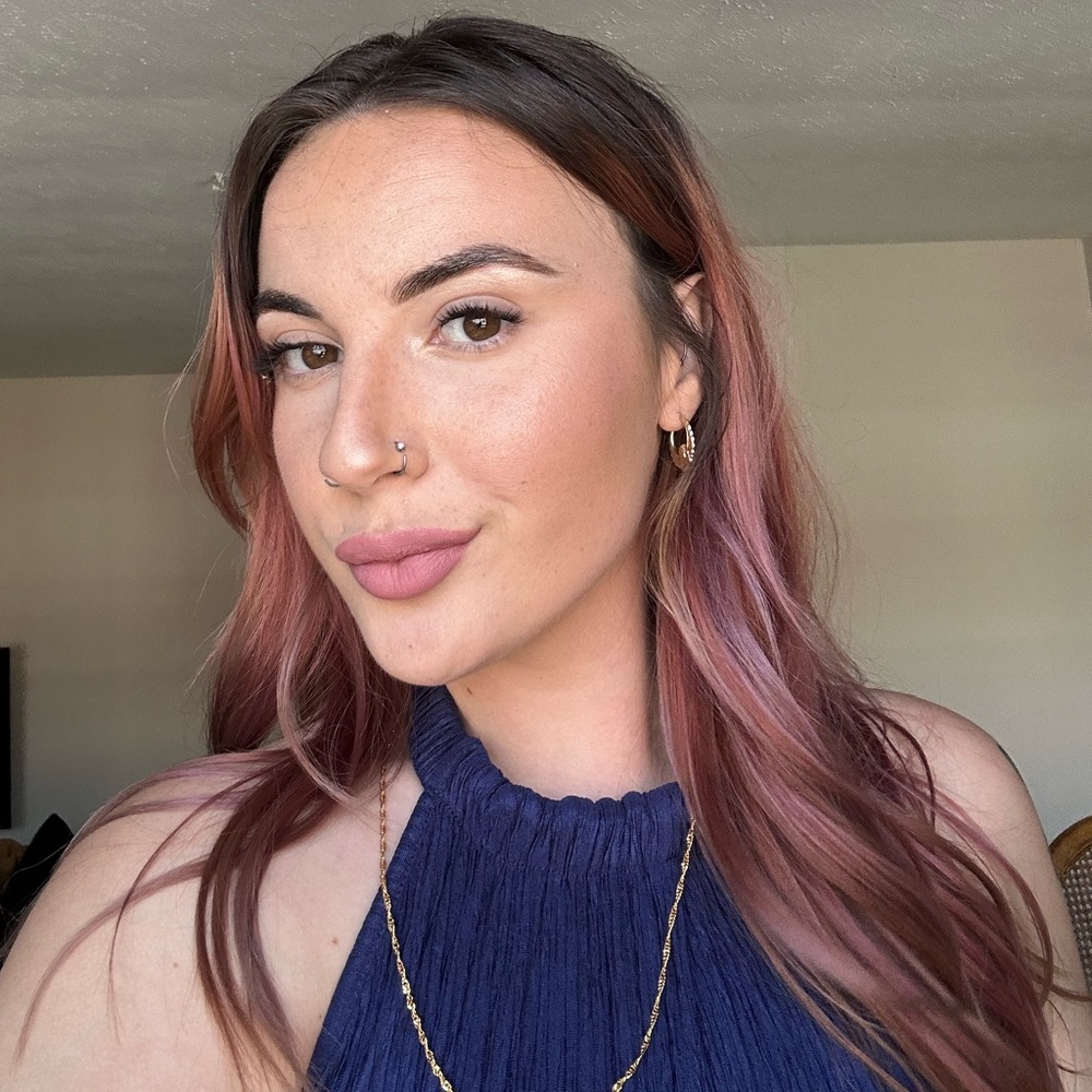 Meet your Posher, Alexis